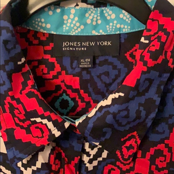 Beautiful and full of color button up - Picture 2 of 5